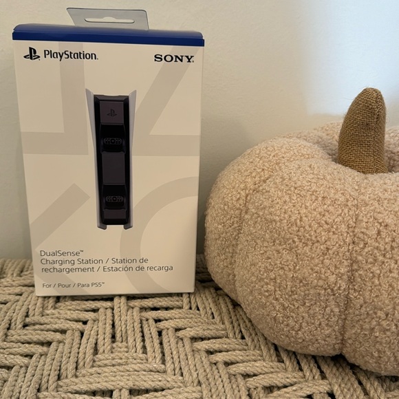 Sony PlayStation 5 DualSense Charging Station Model: CFI-ZDS1 - Picture 1 of 7